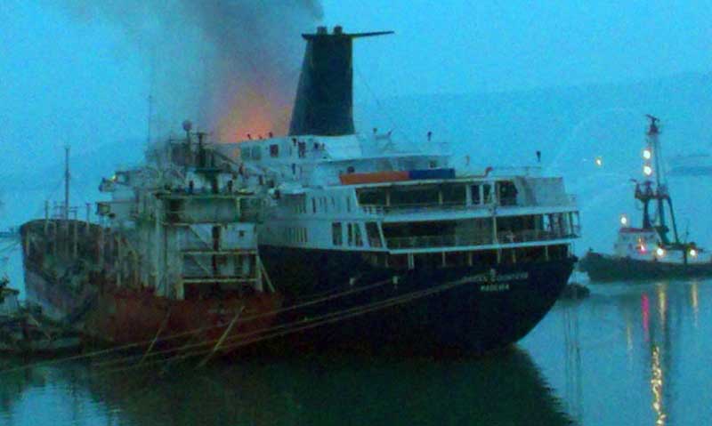 Ocean Countess Rig BlackSeaNews | Пожар на круизном лайнере OCEAN COUNTESS на судоверфи в ...